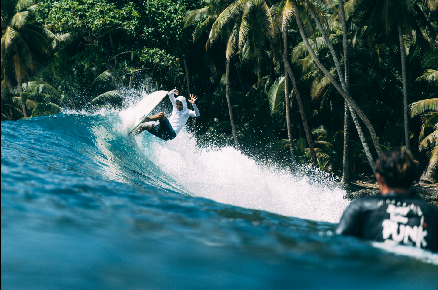 SURF-TEE MANCHES LONGUES À CAPUCHE UPF 50 +